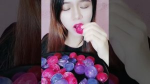 ❄️🌬️АСМР, девушки кушают лёд  -  ASMR, girls eat ice ❄️