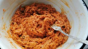 Постный морковный пирог с изюмом, орехами и кокосом