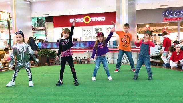 Первое выступление Тианы/Tiana's first performance смотреть онлайн