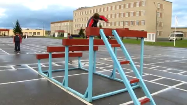 преодолевать препятствия