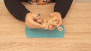 You have NEVER peeled Ginger so easily 💥 (Ingenious TRICK) 🤯