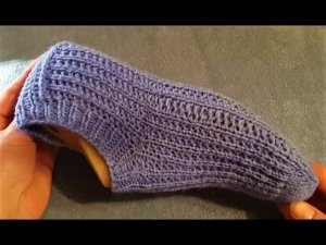 Следки двумя спицами без швов