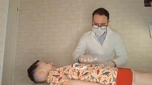Дима не мыл руки и у него в животе появились опасные микробы, которые достал доктор