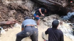 TEROBOS JALUR HUTAN ANGKER.! BERBURU HARTA KARUN DI INDONESIA | TREASURE HUNTING IN FLOODED FOREST