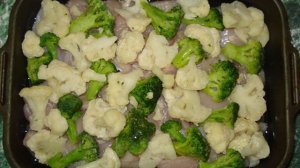Курица с брокколи и цветной капустой