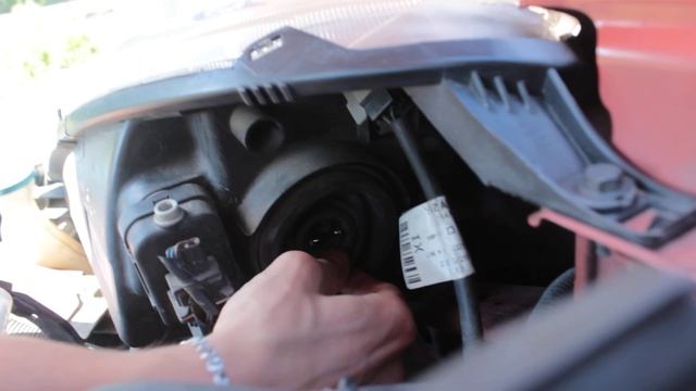 Замена лампы ближнего света - Nissan Micra (K12), 1,2 л, 2004 года электроника D