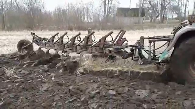 Т150К Пахота с плугом ППГ 5-40(360P).mp4 смотреть онлайн