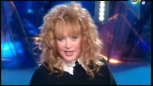 Алла Пугачева "У любви твои ресницы" (Голубой Огонек).m4v