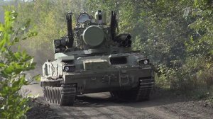 Надежно защищает небо в зоне спецоперации зенитный ракетно-пушечный комплекс "Тунгуска"