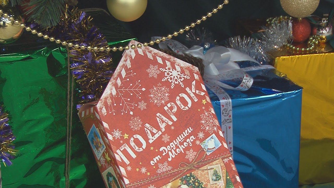 Подарок губернатора на новый год. Новогодние подарки для детей сладкие. Губернаторские подарки на новый год 2024 алтайский край. Губернаторская елка тверь. Сладкие новогодние подарки 2023.