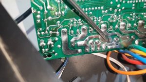 Стабилизатор Luxeon LDR-500VA мигает и клацает реле - простой ремонт.