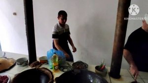 Чайхане"Мужики готовят"Чайханский ПЛОВ.Чойхонада хакикий эркакча чойхона ПАЛОВ.Цены на базаре Фарха