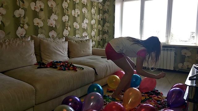 ЧЕЛЛЕНДЖ НАДУЙ И ЛОПНИ ВОЗДУШНЫЕ ШАРИКИ ЗА 30 СЕКУНД ! смотреть онлайн