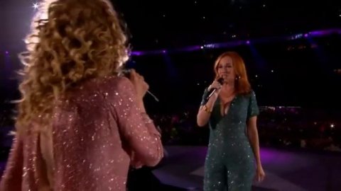 25 Toppers in concert 2016 Dolly Dots Medley 2016.mp4