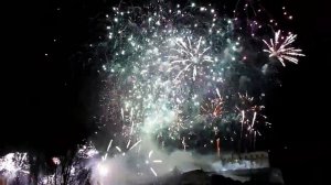 Edinburgh New 2010 Year Hogmanay Fireworks - Scotland HD.avi