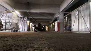 Маневрирование на скутере Aprilia scarabeo 250