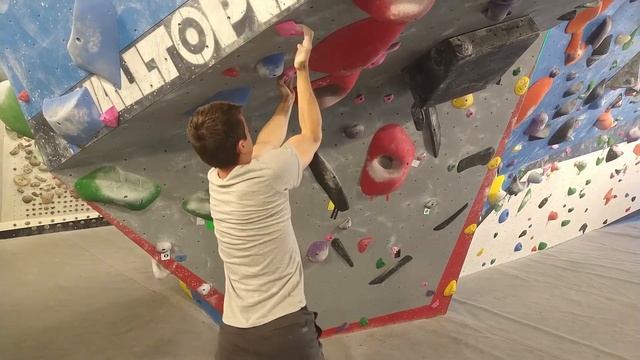 PROJECTING THE HARDEST V6's!! || Indoor Rock Climbing || Bro & Sis Bouldering смотреть онлайн