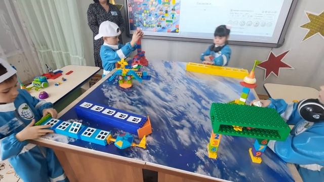 Команда "Тәуелсіздік" детского сада "Улыбка" строит Космогород смотреть онлайн