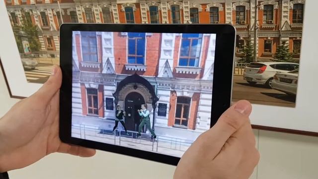 Демонстрация использования хромакей видео в дополненной реальности на фотографии Initlab Scantukan