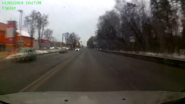 Куда спешит скорая...? ,правильно,на заправку!