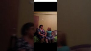 Бабушка с внучкой поют свою песенку