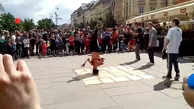 крутиться на голове смотреть онлайн