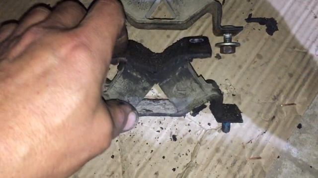 Опель Омега Б за 25000 р. Замена подушки КПП . смотреть онлайн