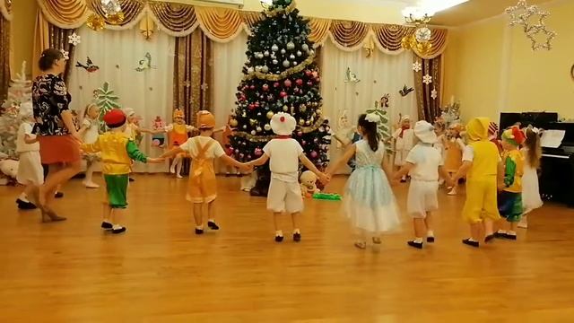 Новогодний хоровод(ст.гр)Коломна,детский сад 15 