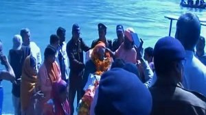 Церемония погребения на Ганге, Индия.