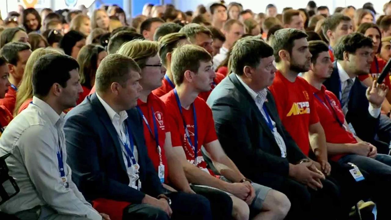 На "Территории смыслов" побывали лидеры КПРФ и "Справедливой России"