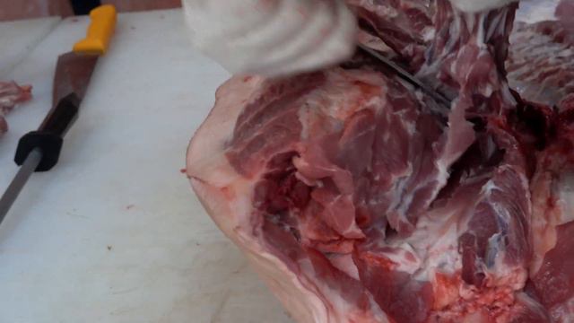 20분이면 족한 통 돼지 반마리 해체. 갈매기 삼겹 등심 부위별 확인 가능 돼지발골 하는법!!/Amazing butcher's half Pig Cutting show/K food смотреть онлайн