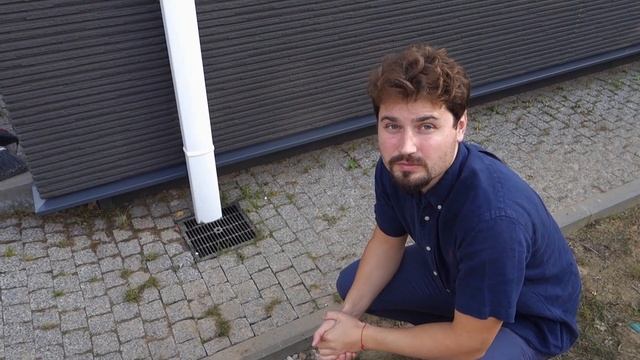 Монтаж японских фасадных панелей на здание с очень красивой и интересной архитектурой