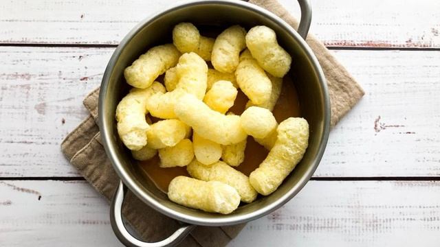 Колбаска из кукурузных палочек