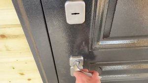 С виду обычный ангар, но внутри роскошный дом.