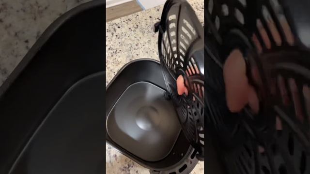 Insert the Gourmia 7 quart digital air fryer crisper tray into the basket. смотреть онлайн