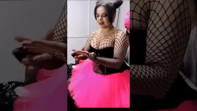 Колготки в сеточку на все тело ? Наташа Королева показала лайфхак как сделать из колготок образ 90х смотреть онлайн