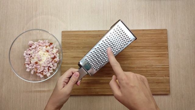 Нежный салат с копчёным карбонадом, яйцами и кукурузой. Когда внезапно нагрянули гости.
