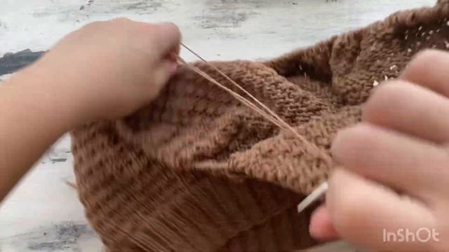 Очень простой рельефный узор спицами при круговом вязании! Вяжу жилет!