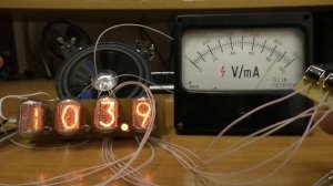 УКВ приёмник-часы с лампами ИН-12