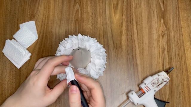 Пушистая елочка из бумажных полотенец. Сможет сделать каждый смотреть онлайн