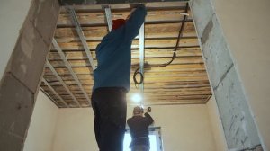 Как сделать потолок в один уровень из гипсокартона. Сборка каркаса из профиля Knauf и подшивка ГКЛ.