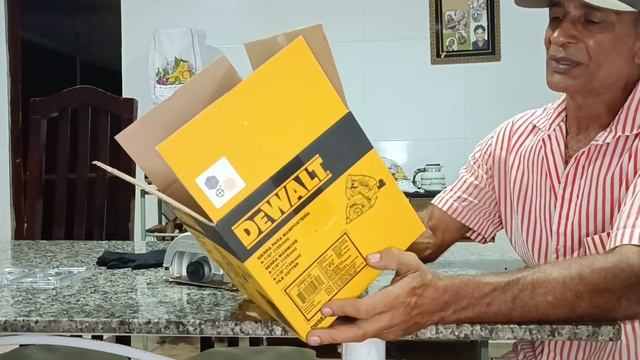 DEWALT Serra Mármore 1400W 13.000 RPM 220V DW862 смотреть онлайн