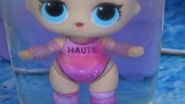 ГОРЯЧИЕ И ХОЛОДНЫЕ КУКЛЫ ЛОЛ СЮРПРИЗ и бомбочки с сюрпризами в бассейне Мультики с куклами ЛОЛ LOL