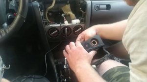 Установка aux на Mazda 3 (мазда 3) 2006 года выпуска