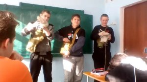 Одеваем противогаз на время. Школьный норматив