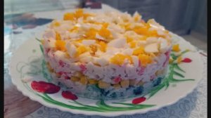 Слоеный крабовый салат