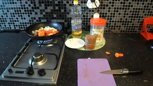 Гречка с помидорами и морковью. Очень вкусно а главное быстро.
