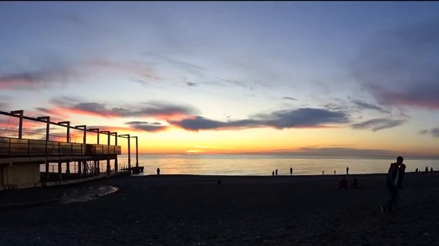 Закат на пляже Адлера. Sunset on the Adler beach смотреть онлайн