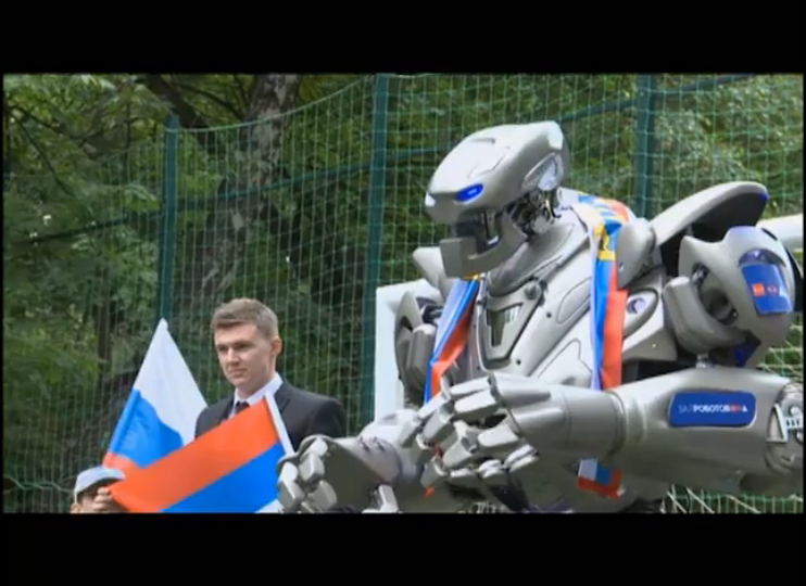 Самый большой робот в мире болел за Россию на ЧМ 2014