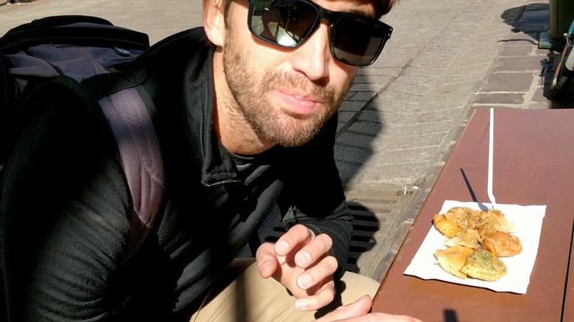 Travel to Krakow's Main Square and Wawel Castle смотреть онлайн